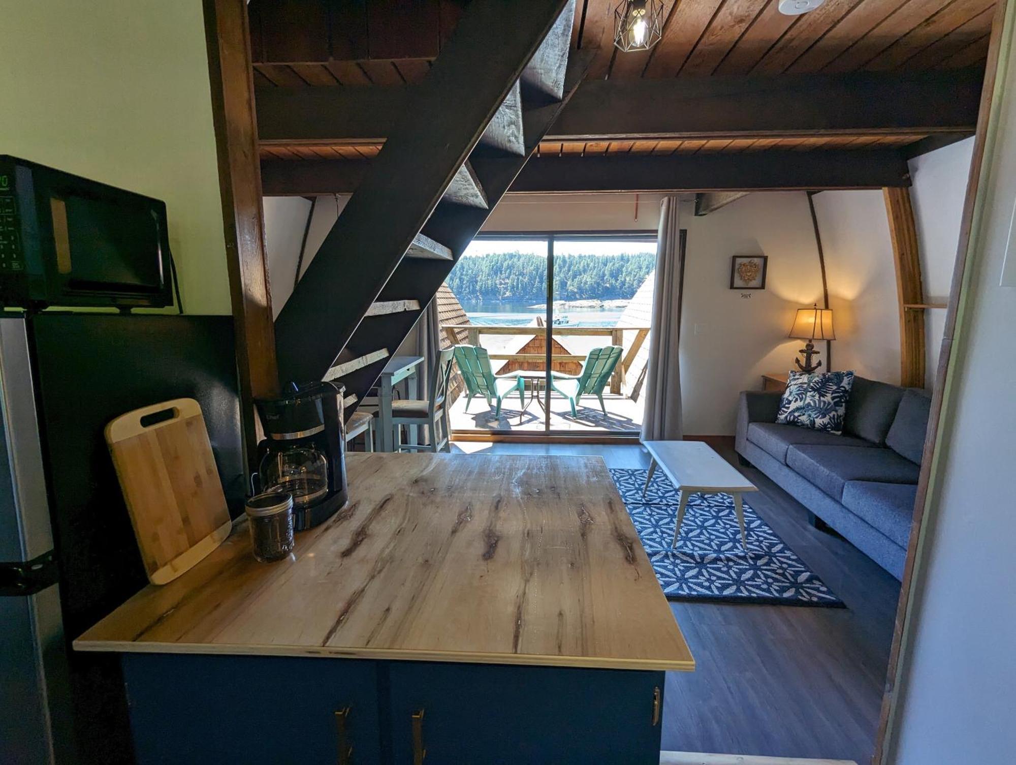 Jade Resort-Oceanfront Suites In Gowlland Harbour Heriot Bay 외부 사진