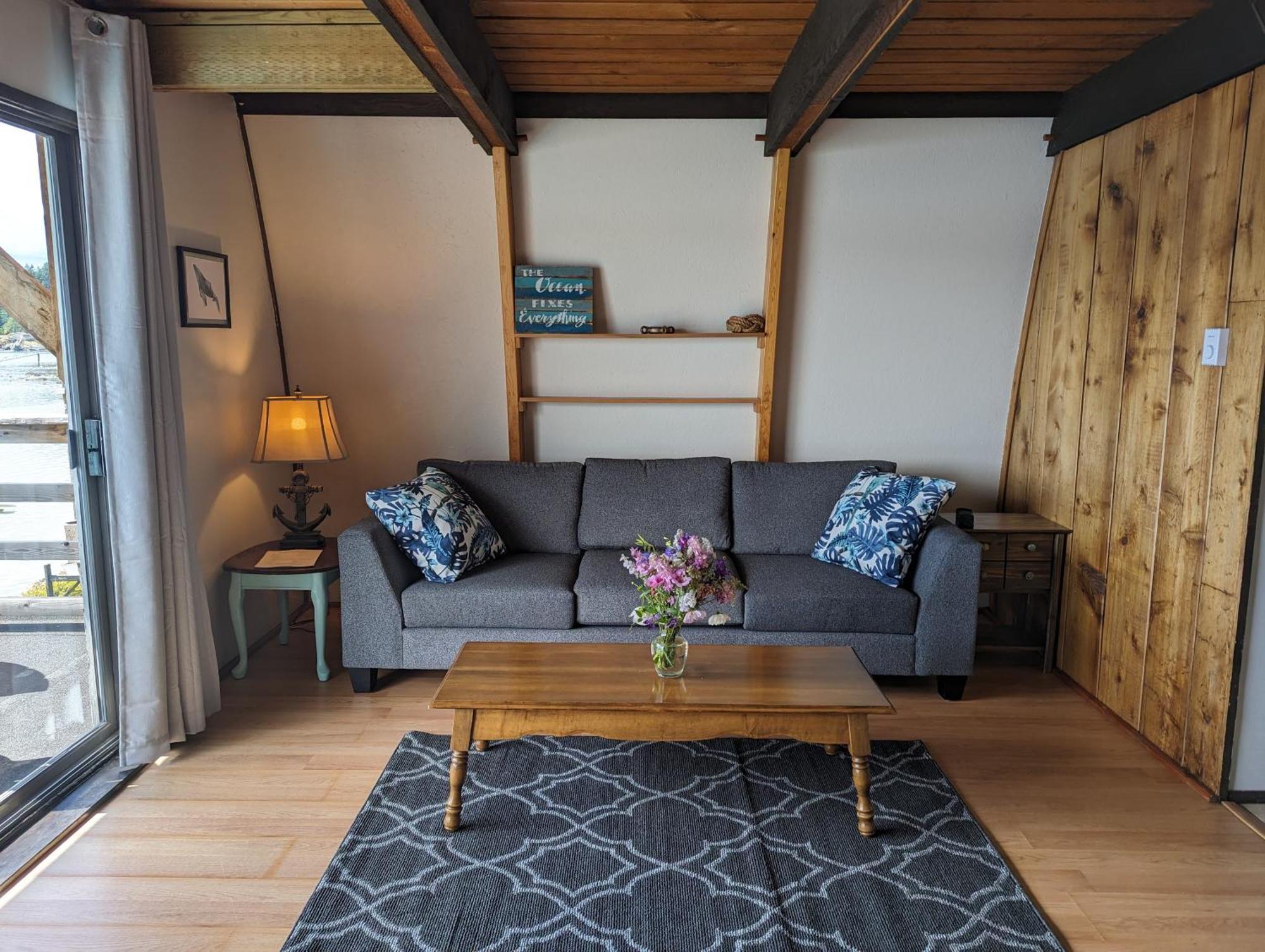 Jade Resort-Oceanfront Suites In Gowlland Harbour Heriot Bay 외부 사진